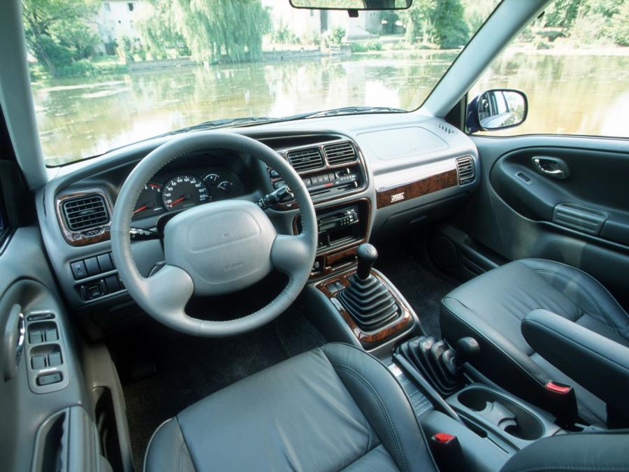  Suzuki Grand Vitara XL7 2001 года  (фото 4 из 6)